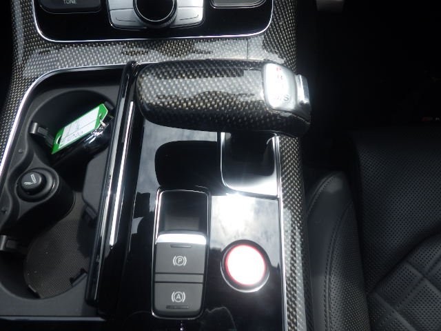 AUDI S8 2014 Image 19