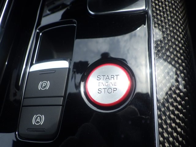 AUDI S8 2014 Image 20