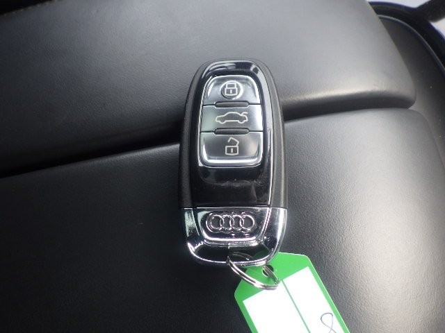 AUDI S8 2014 Image 21