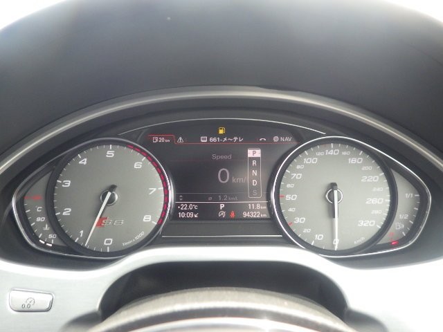 AUDI S8 2014 Image 22