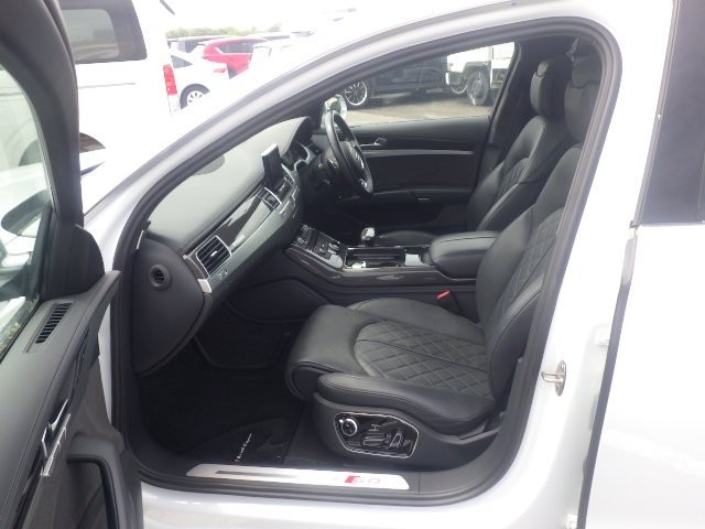 AUDI S8 2014 Image 25