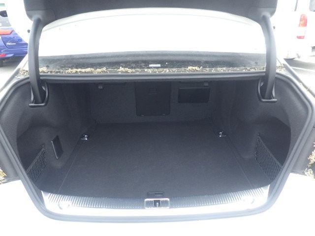 AUDI S8 2014 Image 27