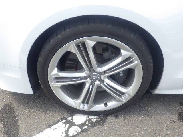 AUDI S8 2014 Image 31