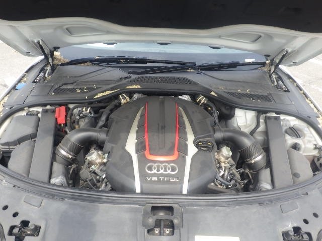 AUDI S8 2014 Image 34