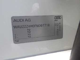 AUDI S8 2014 Image 23