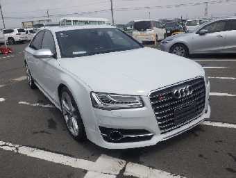 AUDI S8 2014 Image 2