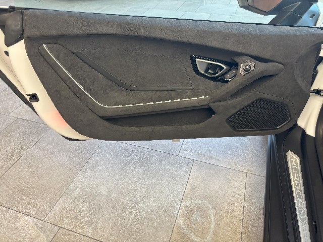 LAMBORGHINI HURACAN 2023 Image 24