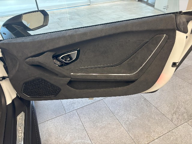 LAMBORGHINI HURACAN 2023 Image 28