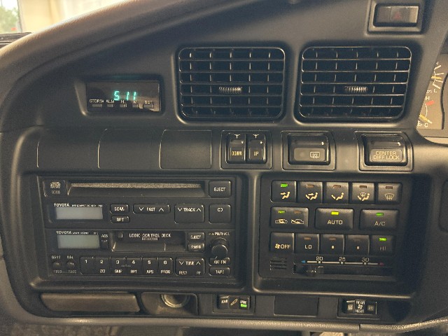 TOYOTA LAND CRUISER 80 1991 Image 40