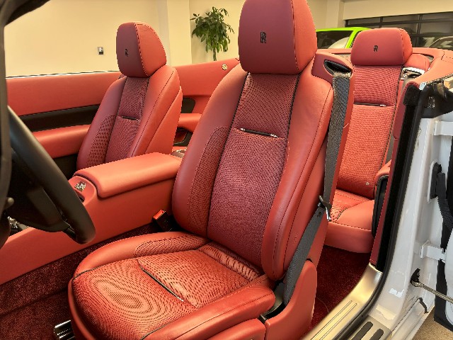 ROLLS ROYCE DAWN 2017 Image 39