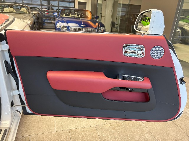 ROLLS ROYCE DAWN 2017 Image 40