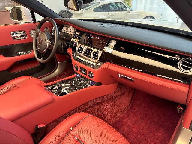 ROLLS ROYCE DAWN 2017 Image 43