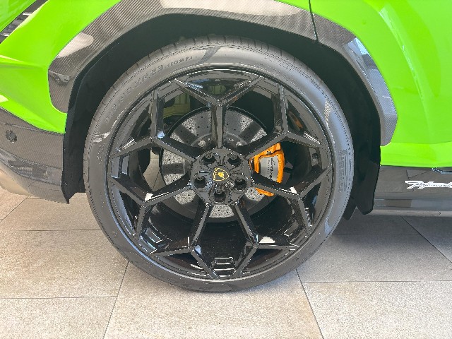 LAMBORGHINI URUS 2024 Image 19