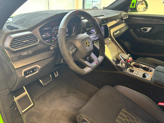 LAMBORGHINI URUS 2024 Image 21