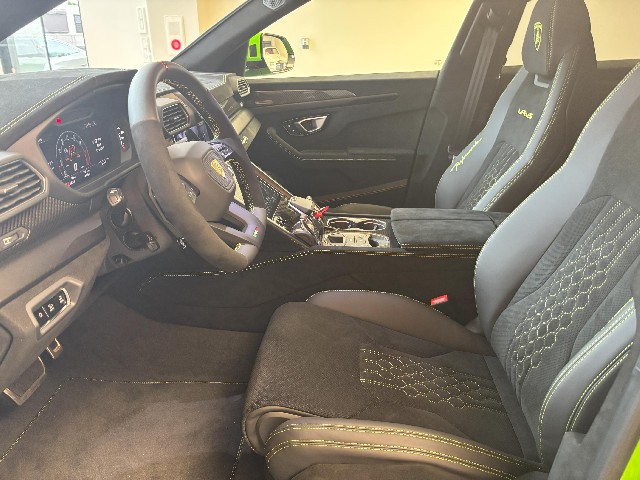 LAMBORGHINI URUS 2024 Image 22