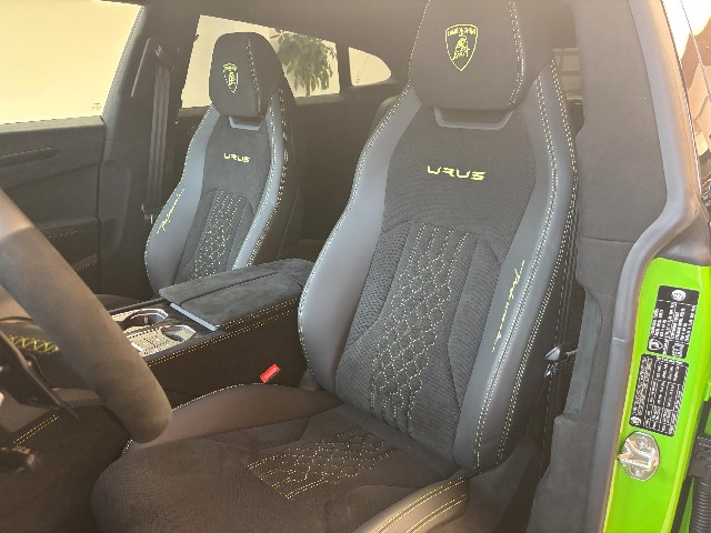 LAMBORGHINI URUS 2024 Image 23