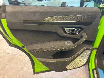 LAMBORGHINI URUS 2024 Image 20