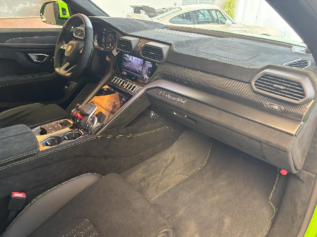 LAMBORGHINI URUS 2024 Image 27