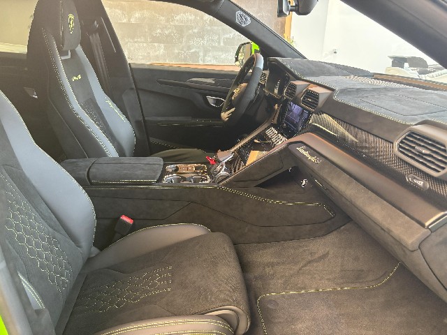 LAMBORGHINI URUS 2024 Image 28