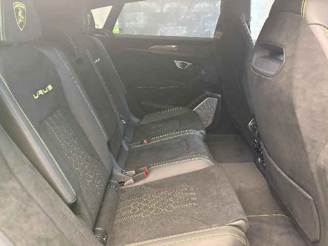 LAMBORGHINI URUS 2024 Image 31