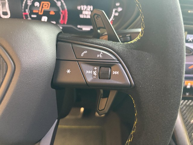 LAMBORGHINI URUS 2024 Image 39