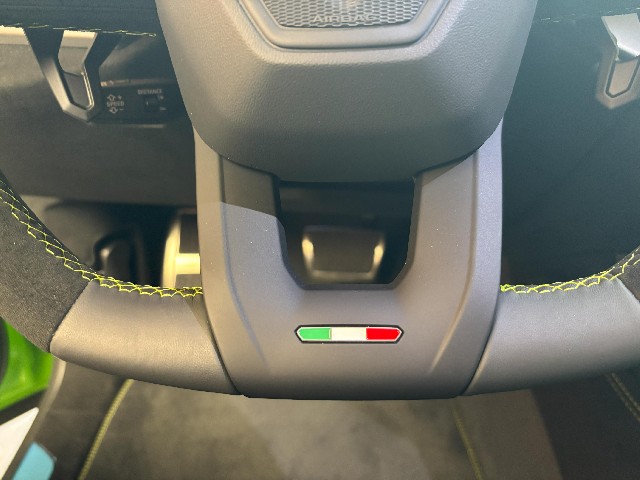 LAMBORGHINI URUS 2024 Image 40