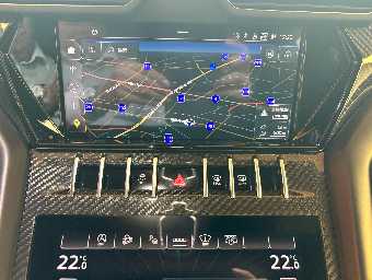 LAMBORGHINI URUS 2024 Image 38
