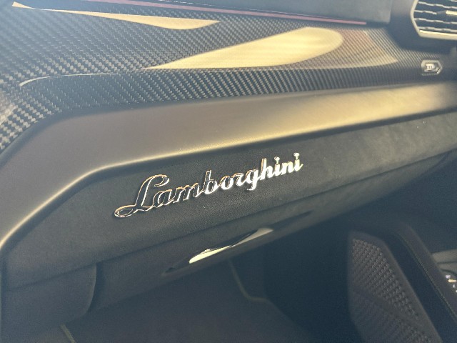LAMBORGHINI URUS 2024 Image 49