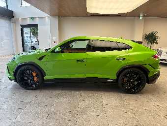 LAMBORGHINI URUS 2024 Image 8