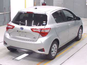 TOYOTA VITZ 2020 Image 2