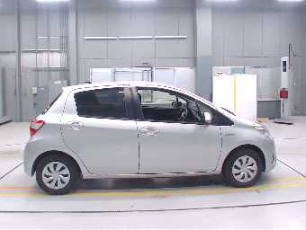 TOYOTA VITZ 2020 Image 3