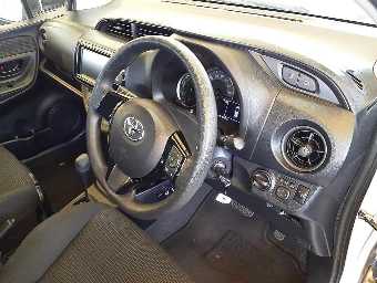 TOYOTA VITZ 2020 Image 7