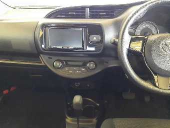 TOYOTA VITZ 2020 Image 9