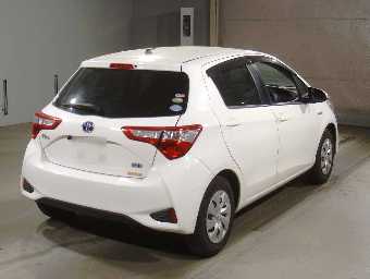 TOYOTA VITZ 2018 Image 2