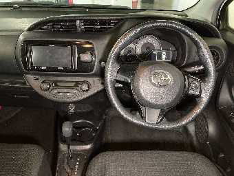 TOYOTA VITZ 2018 Image 6