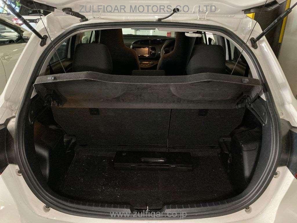 TOYOTA VITZ 2018 Image 8