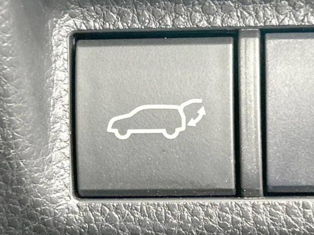 TOYOTA RAV-4 2021 Image 8