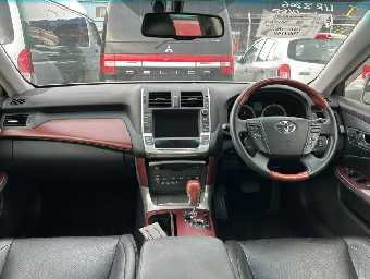 TOYOTA CROWN MAJESTA 2012 Image 10