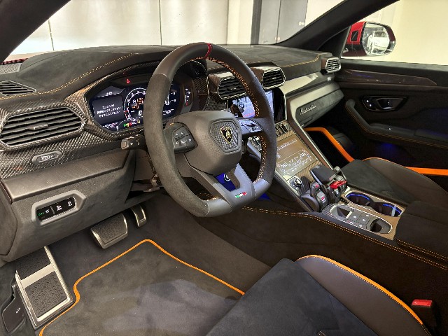 LAMBORGHINI URUS 2023 Image 21