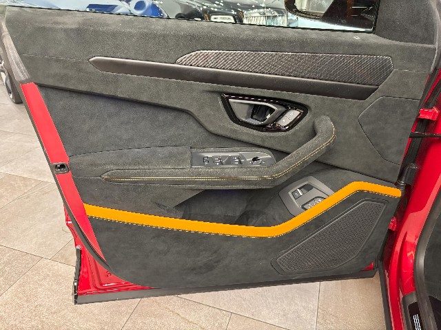 LAMBORGHINI URUS 2023 Image 24