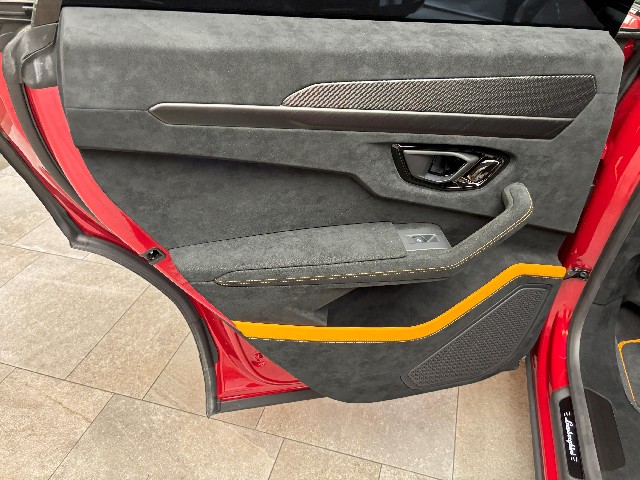 LAMBORGHINI URUS 2023 Image 27