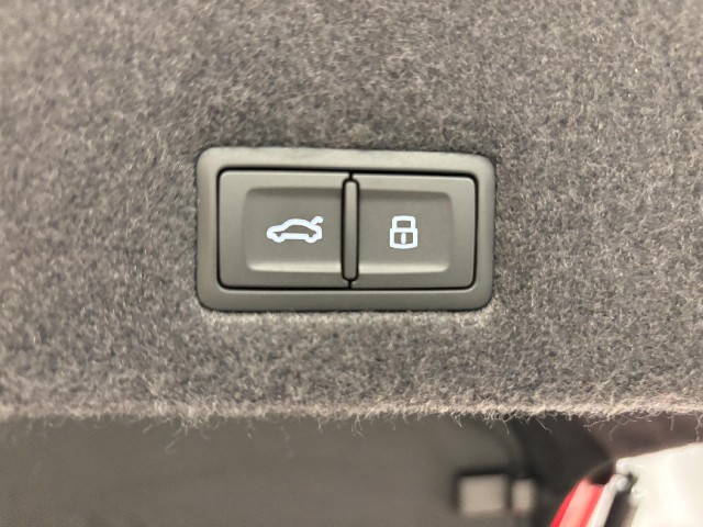 LAMBORGHINI URUS 2023 Image 29