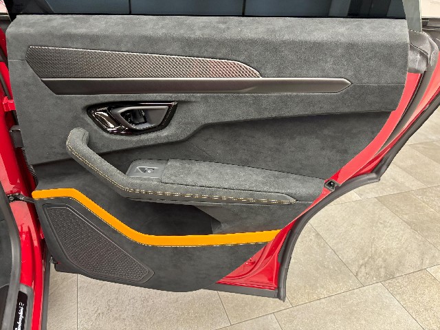 LAMBORGHINI URUS 2023 Image 36