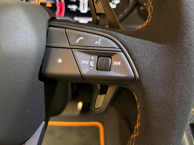 LAMBORGHINI URUS 2023 Image 40