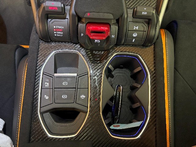 LAMBORGHINI URUS 2023 Image 47