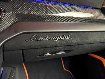 LAMBORGHINI URUS 2023 Image 42