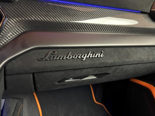 LAMBORGHINI URUS 2023 Image 48