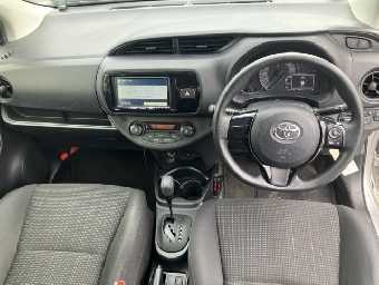 TOYOTA VITZ 2020 Image 4