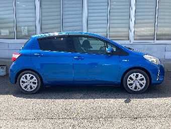 TOYOTA VITZ 2017 Image 3
