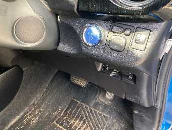 TOYOTA VITZ 2017 Image 6